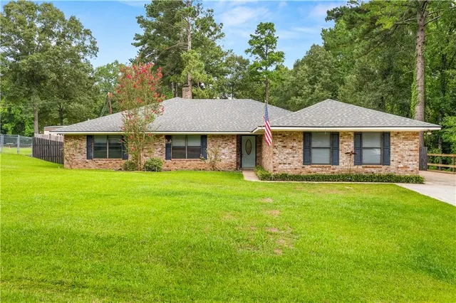 $323,000 | 255 Mosby Drive, Pineville, LA 71360