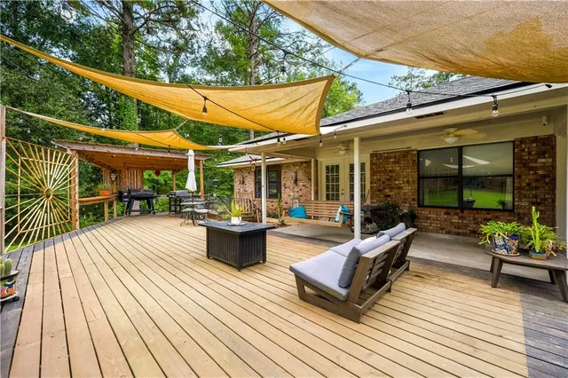 $323,000 | 255 Mosby Drive, Pineville, LA 71360