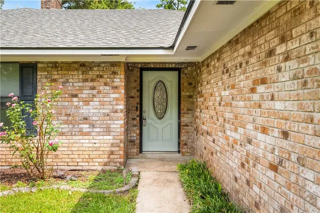 $323,000 | 255 Mosby Drive, Pineville, LA 71360