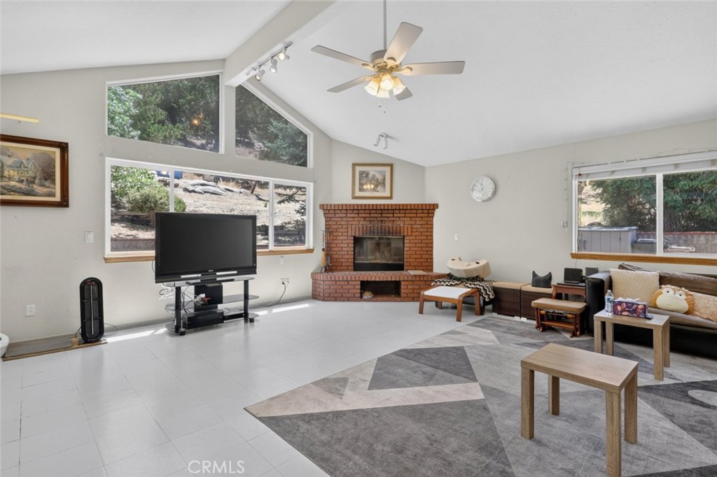 29560 Butterfield Way Tehachapi, CA 93561 - Photo 6 of 44