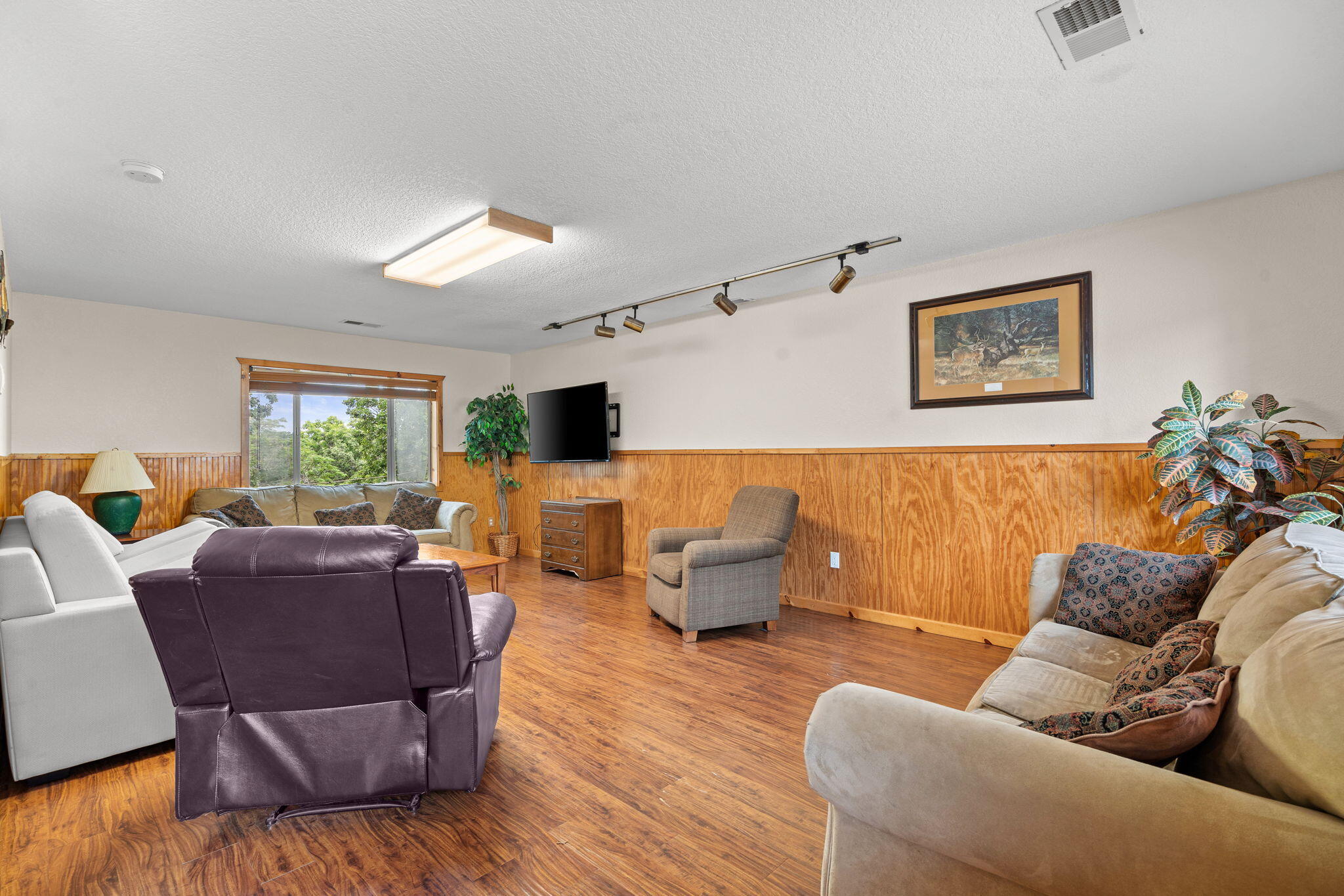 346 Terrace Crest Lane, Unit 12 Reeds Spring, MO 65737 - Photo 8 of 37 346-Terrace-Crest-Ln-Living-in-Style
