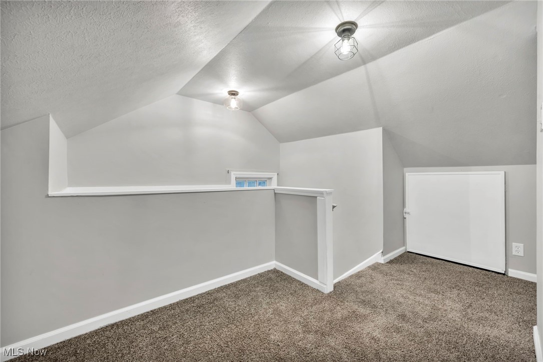 1048 Woodview Road Cleveland, OH 44121 - Photo 23 of 42