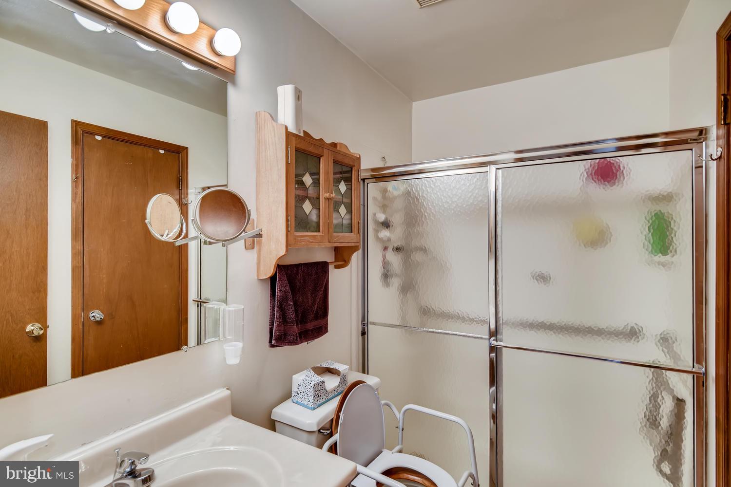 9413 Oak White Road Baltimore, MD 21236 - Photo 8 of 16 Full Bathroom Upper Level