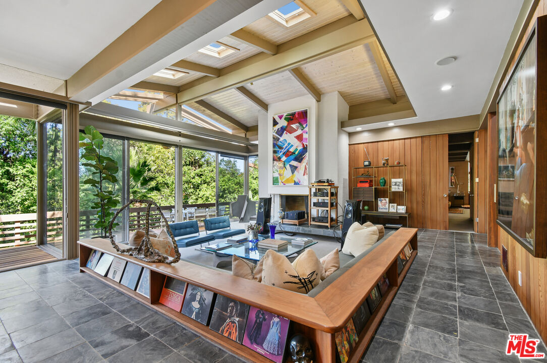 17269 Oak View Drive Encino, CA 91316 - Photo 5 of 45 Gallery Image 5