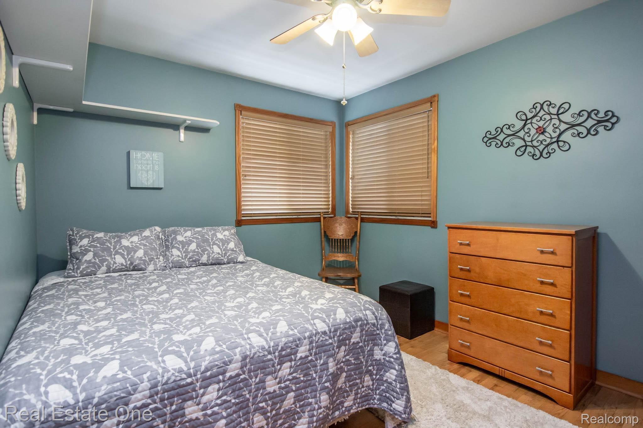6401 Hatchery Road Waterford, MI 48327 - Photo 14 of 37 014_Bedroom01_6401Hatchery.jpg