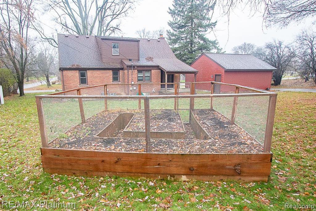 33166 Raphael Road Farmington Hills, MI 48336 - Photo 7 of 50