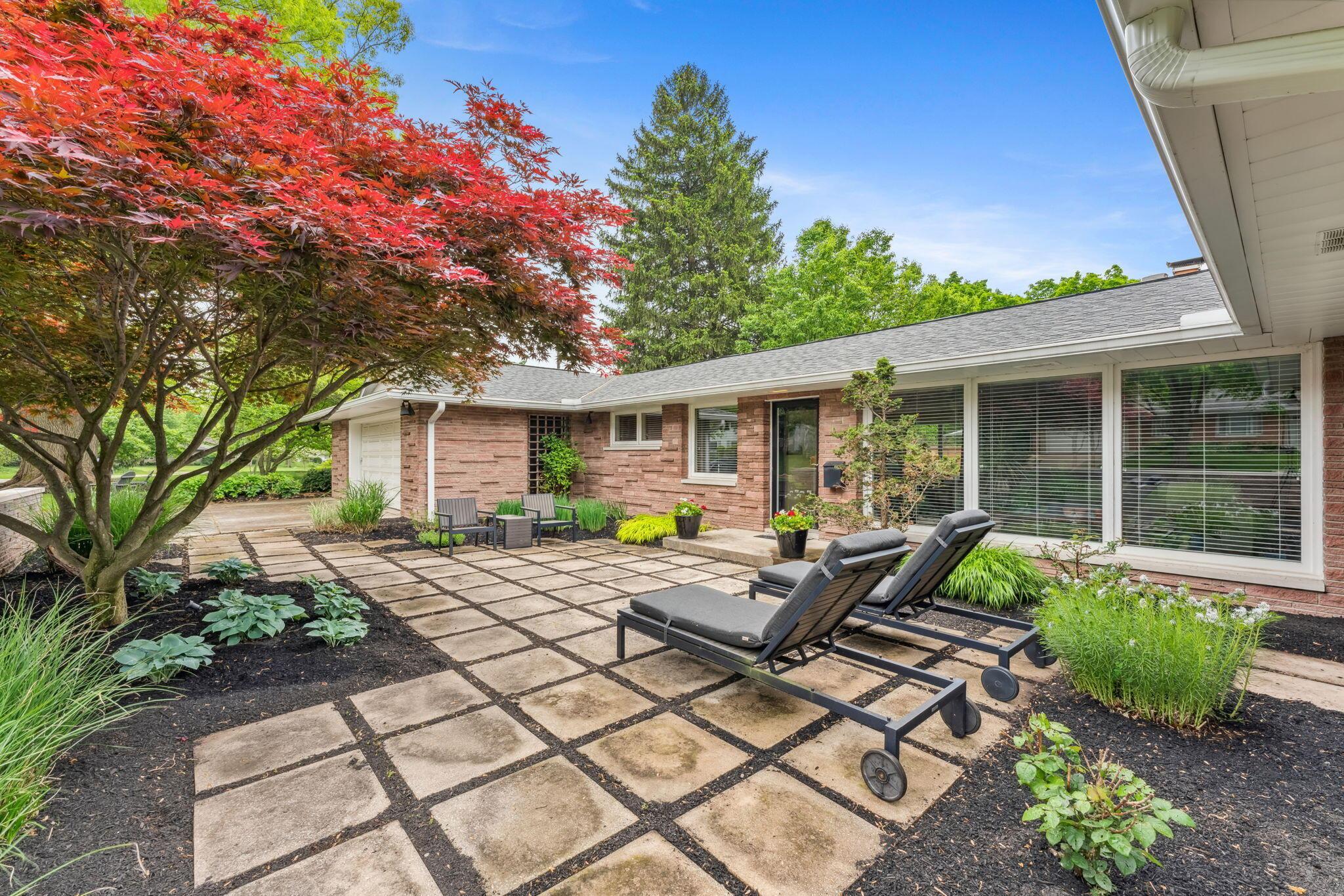 2579 Middlesex Road Upper Arlington, OH 43220 - Photo 57 of 92 Front Patio
