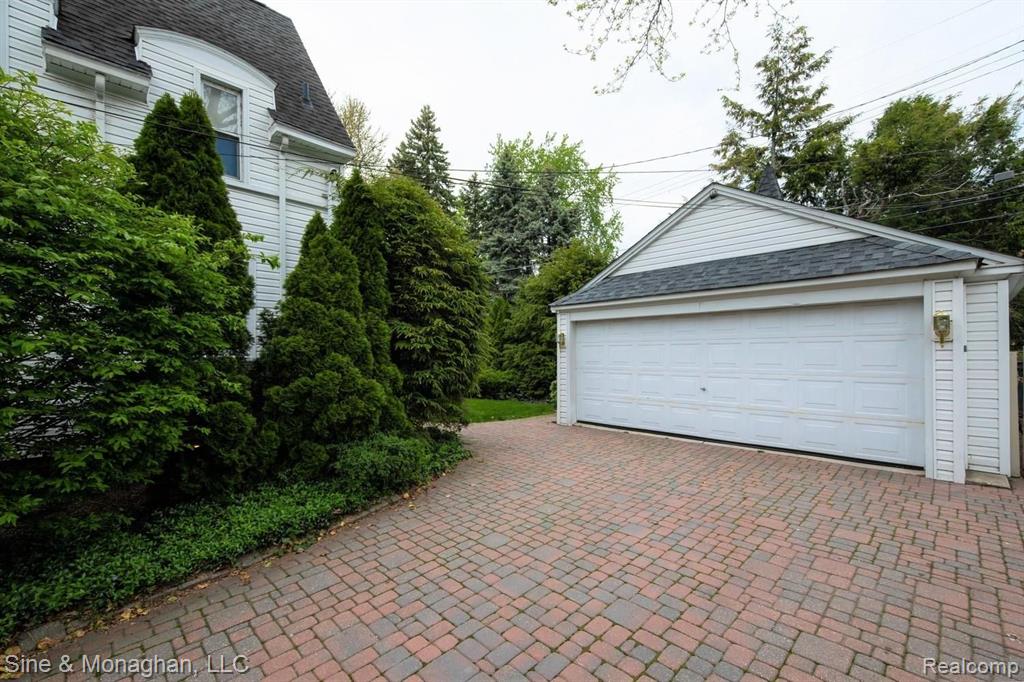36 Colonial Road Grosse Pointe Shores, MI 48236 - Photo 40 of 60