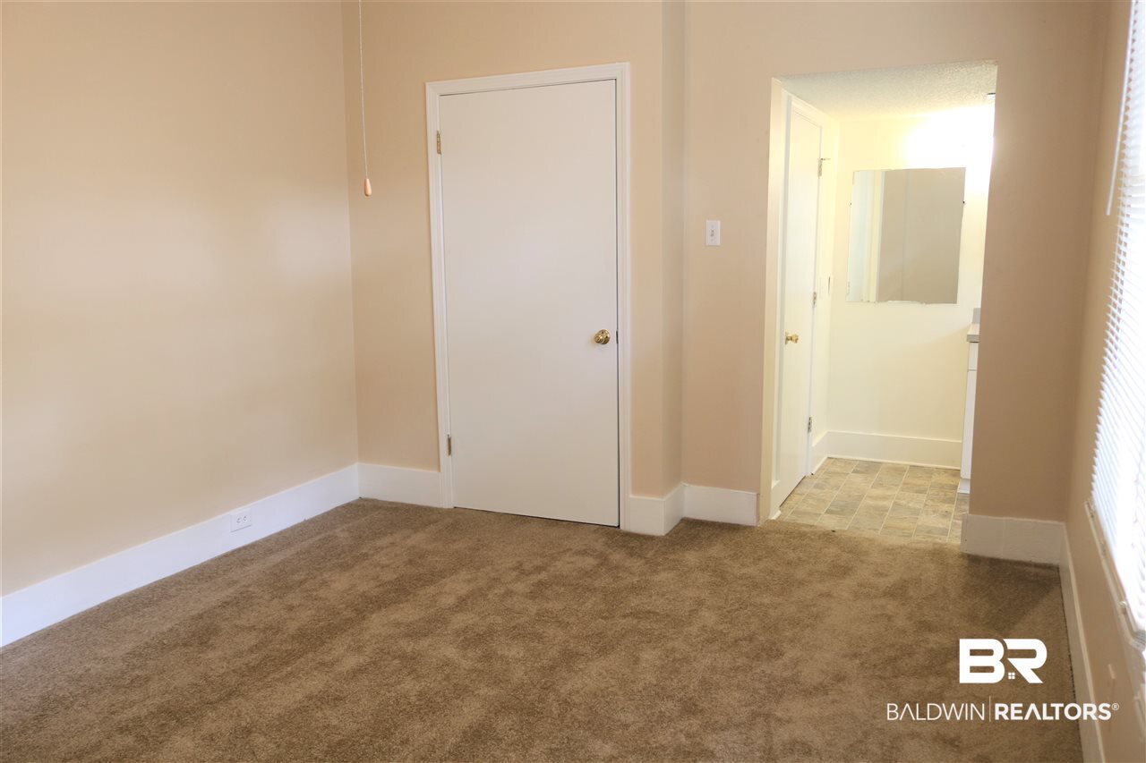 134 Hyland Avenue Mobile, AL 36607 - Photo 7 of 16 Ensuite bathroom
