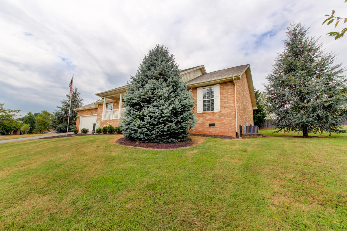 5620 J. Riley W Drive Greenback, TN 37742 - Photo 3 of 27 + Perceptions (2)