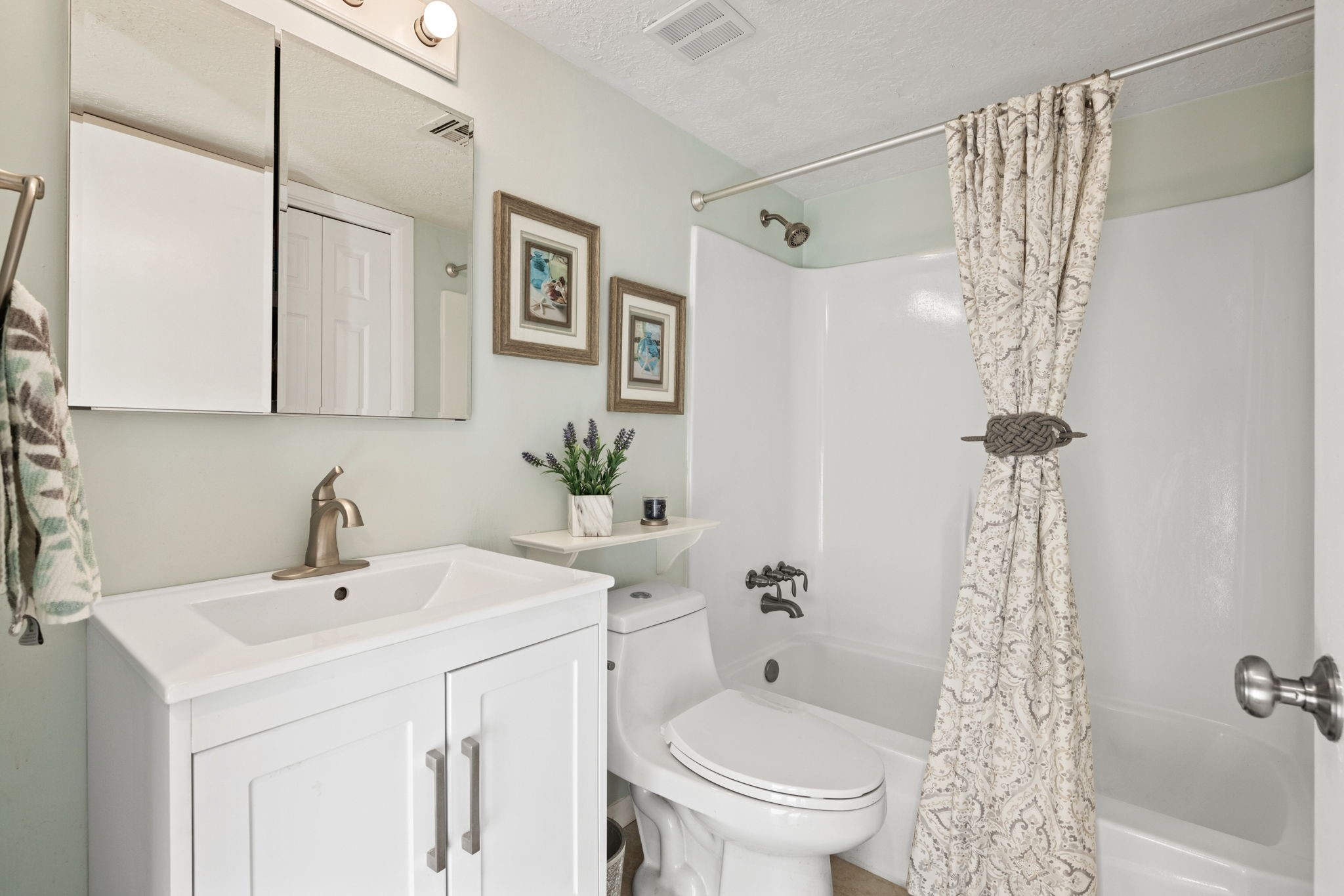 659 Davis Road League City, TX 77573 - Photo 13 of 34 a bathroom with a sink a toilet and shower