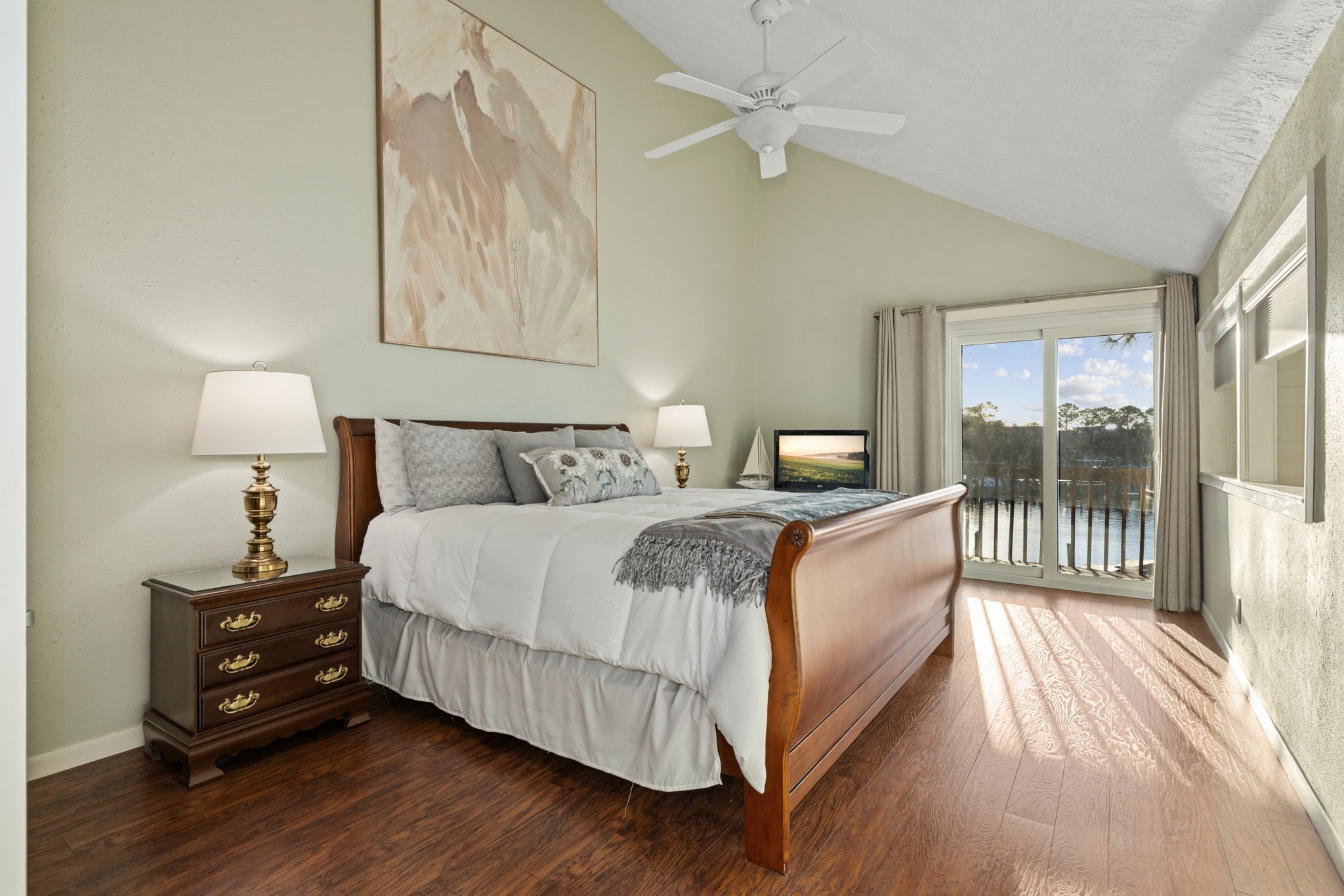 659 Davis Road League City, TX 77573 - Photo 15 of 34 a bedroom with a bed and a lamp