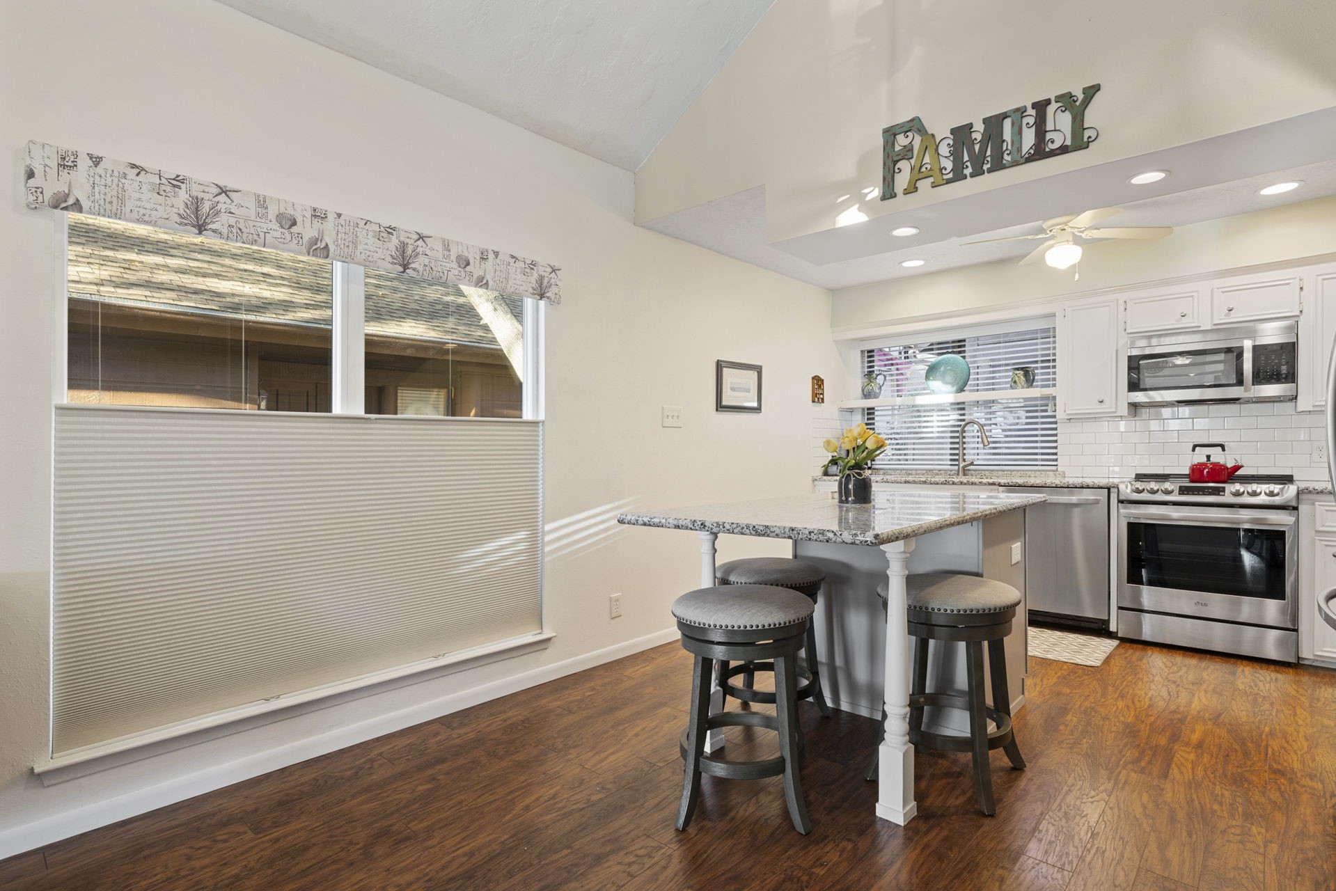 659 Davis Road League City, TX 77573 - Photo 10 of 34 a view of a dining room with furniture and wooden floor