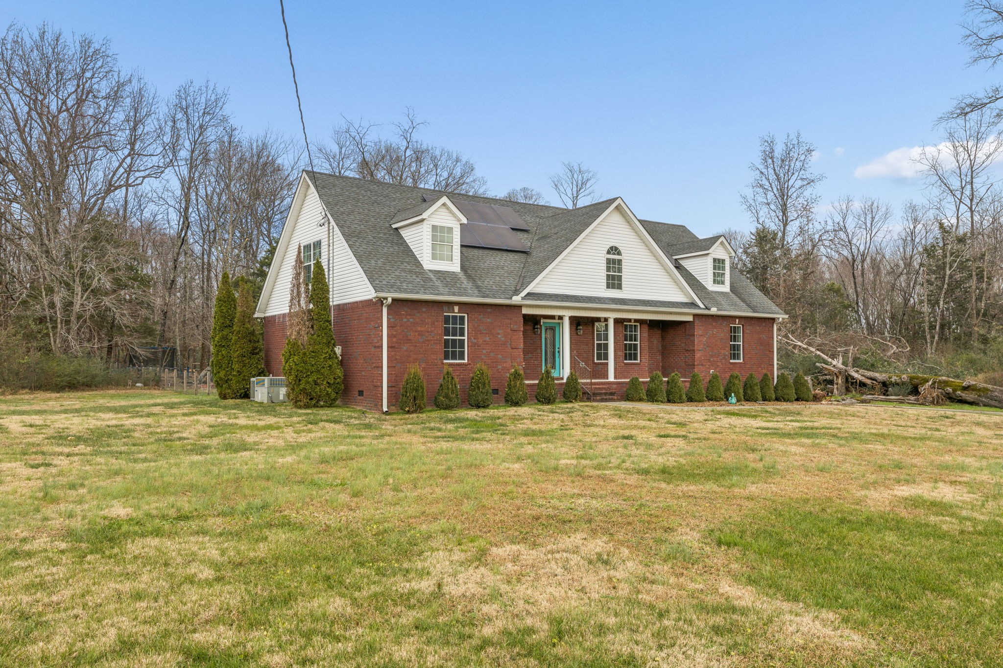 5453 Hillsboro Viola Road Manchester, TN 37355 - Photo 2 of 49 a front view of a house with a garden