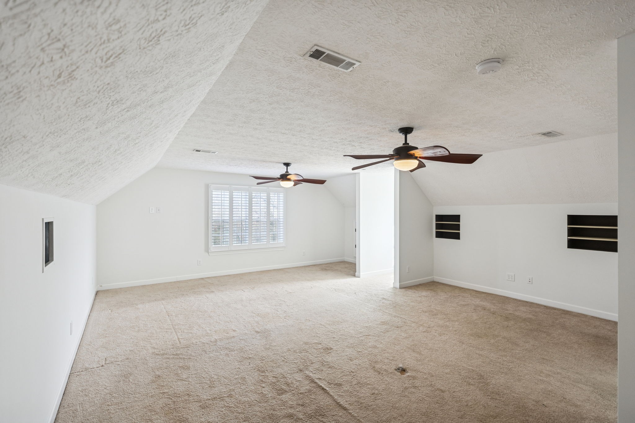 5453 Hillsboro Viola Road Manchester, TN 37355 - Photo 31 of 49 a view of a big room with closet and windows