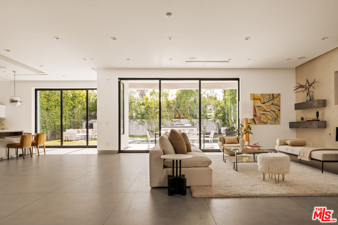 4445 Camellia Avenue Studio City, CA 91602 - Photo 4 of 29