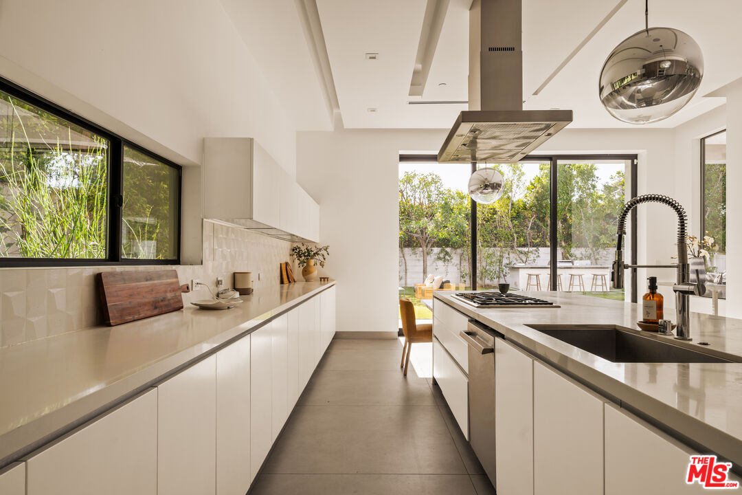 4445 Camellia Avenue Studio City, CA 91602 - Photo 6 of 29