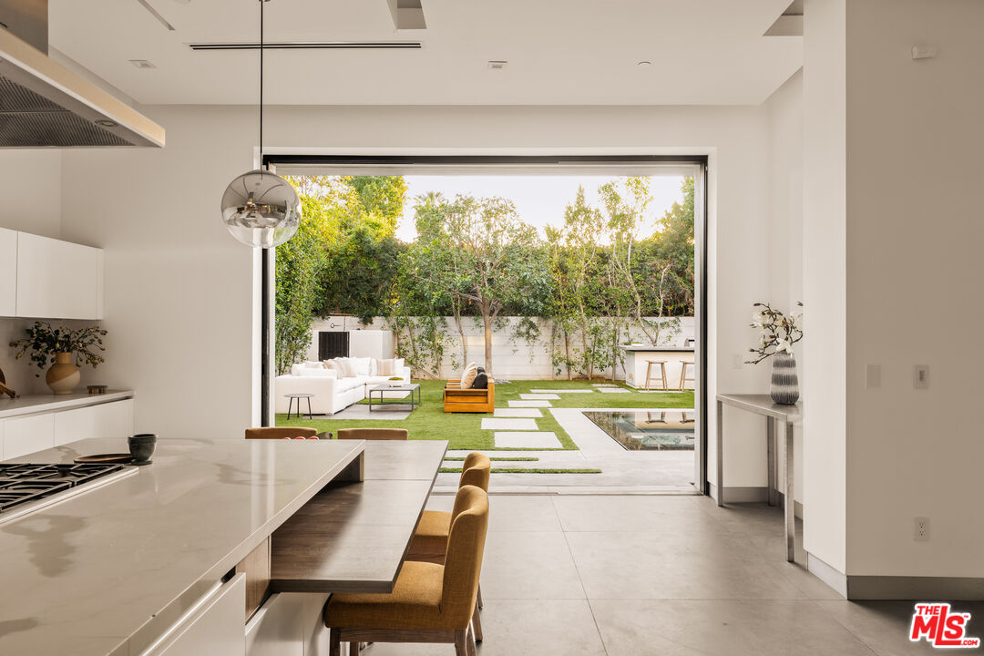 4445 Camellia Avenue Studio City, CA 91602 - Photo 8 of 29