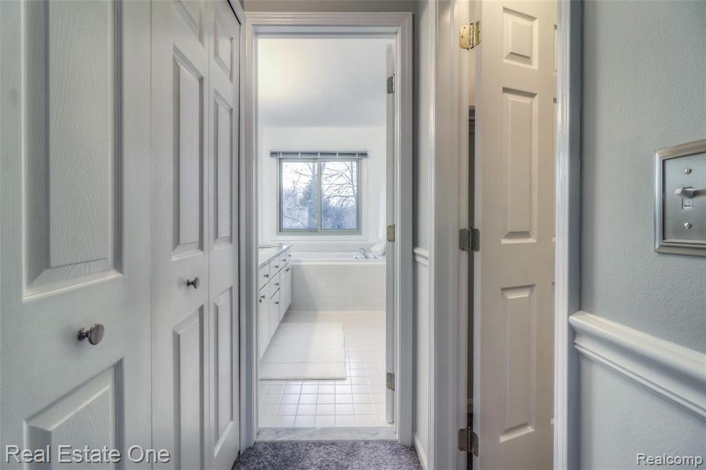 2703 Oak View Court Rochester Hills, MI 48307 - Photo 31 of 53