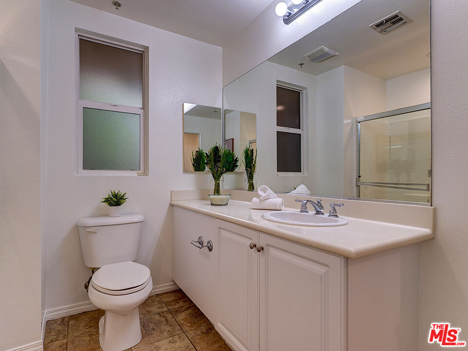 6020 South Seabluff Drive, Unit 122 Playa Vista, CA 90094 - Photo 21 of 33 a bathroom with a toilet a sink and mirror