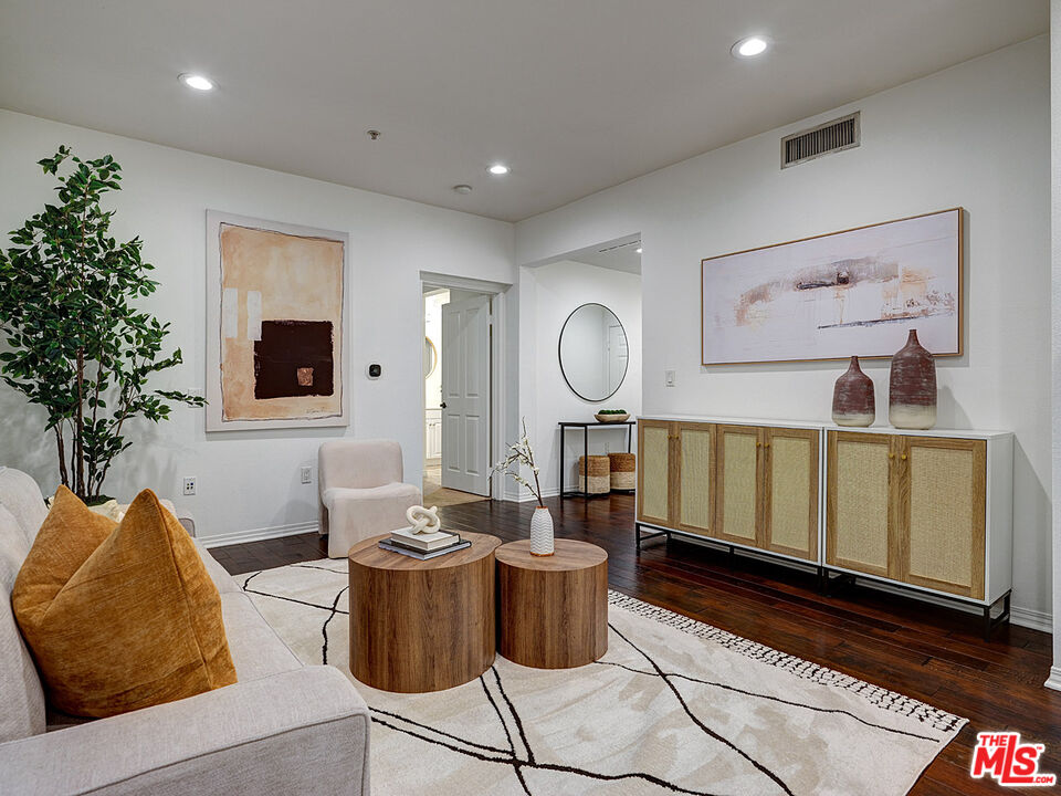 6020 South Seabluff Drive, Unit 122 Playa Vista, CA 90094 - Photo 5 of 33 a living room with furniture
