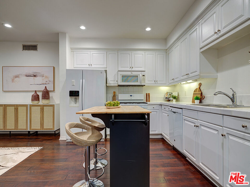 6020 South Seabluff Drive, Unit 122 Playa Vista, CA 90094 - Photo 9 of 33 a kitchen with a sink a refrigerator and a stove top oven