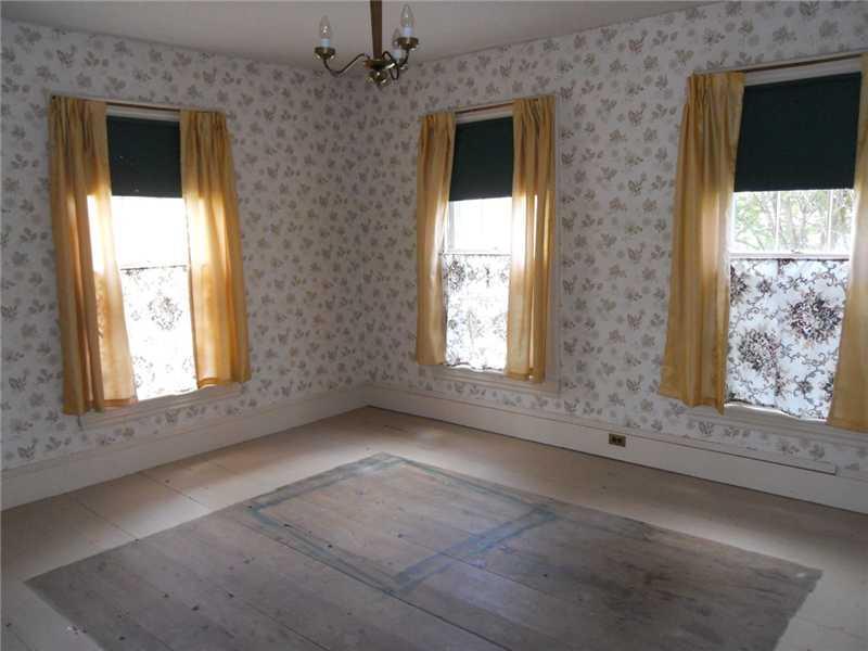 185-182 Golf Club Road Islesboro, ME 04848 - Photo 9 of 21 Living Room.