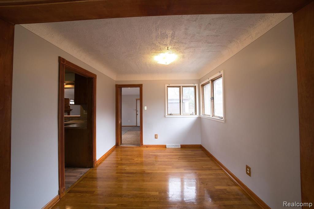 20710 Westhampton Avenue Southfield, MI 48075 - Photo 13 of 30