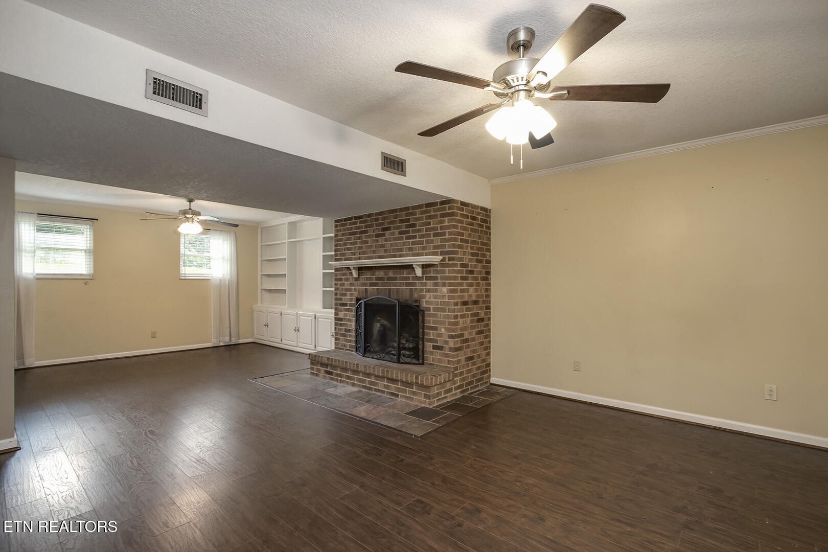145 Van Stowe Road Harriman, TN 37748 - Photo 12 of 60 12_VanStoweRoad_145_Living04