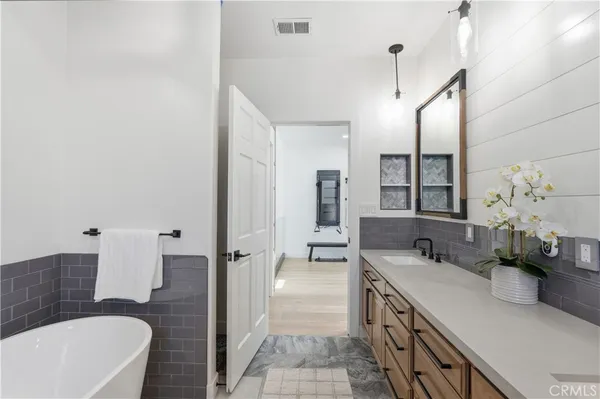 $4,388,000 | 1852 6th Street, Manhattan Beach, CA 90266