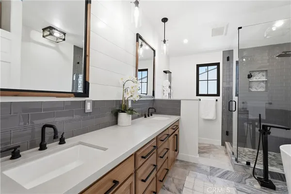 $4,388,000 | 1852 6th Street, Manhattan Beach, CA 90266