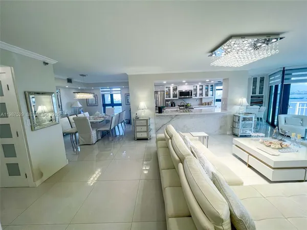 $5,700 | 4000 Towerside Terrace, Unit 2302, Miami, FL 33138