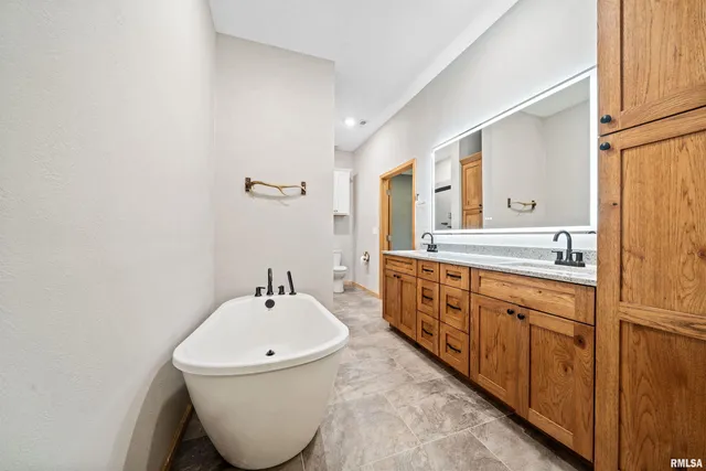 $749,900 | 1115 Hilltop Lane, Simpson, IL 62985