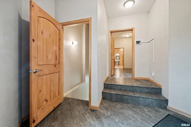 $749,900 | 1115 Hilltop Lane, Simpson, IL 62985