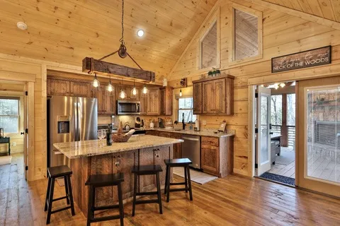 $499,999 | 956 Lemmon Lane, Ellijay, GA 30540