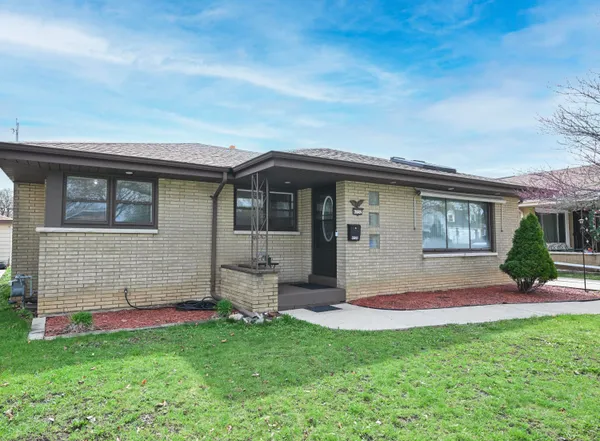 $319,900 | 4732 South 23rd Street, Milwaukee, WI 53221