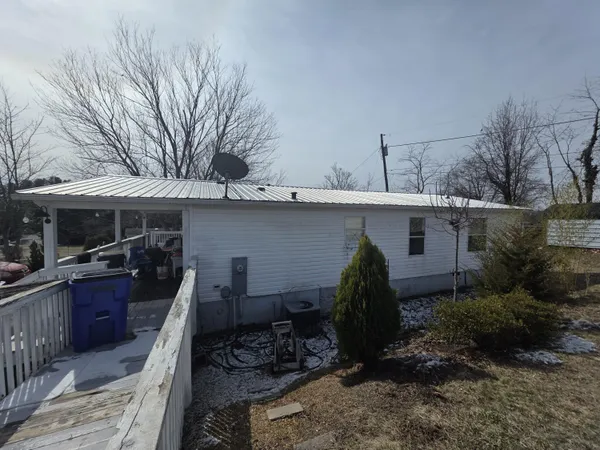 a view of a house with backyard and furniture