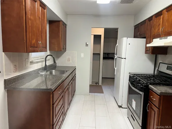 $3,200 | 61-06 233rd Street, Unit 15 | Oakland Gardens