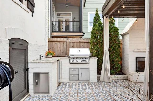a house view with swimming pool