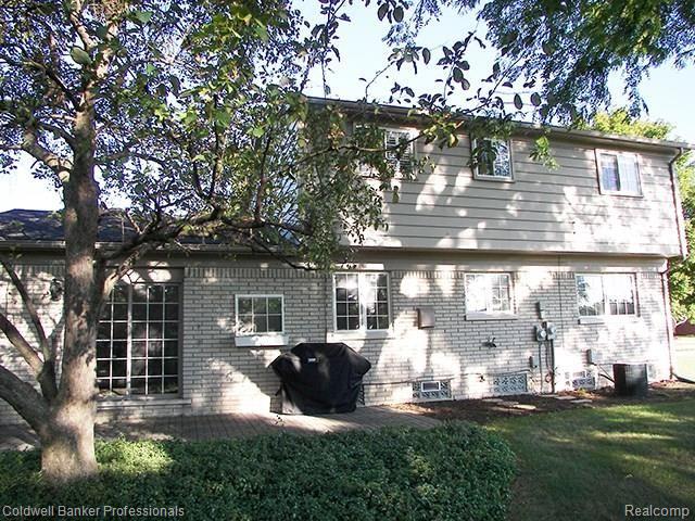 16353 Levan Road Livonia, MI 48154 - Photo 28 of 36 Back Yard