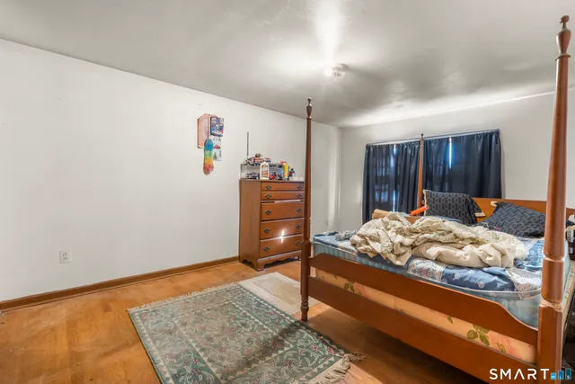 a bed room with furniture and a rug