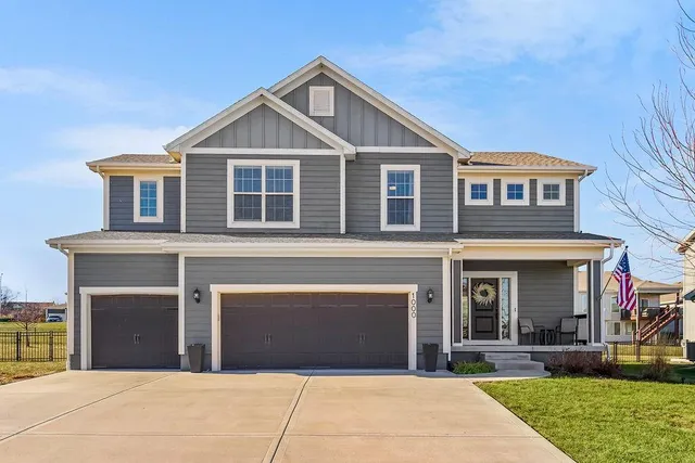 $490,000 | 1000 Northeast Brookfield Drive, Lee's Summit, MO 64086
