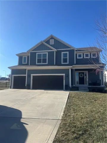 $490,000 | 1000 Northeast Brookfield Drive, Lee's Summit, MO 64086