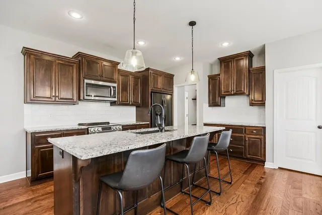 $475,000 | 1000 Northeast Brookfield Drive, Lee's Summit, MO 64086