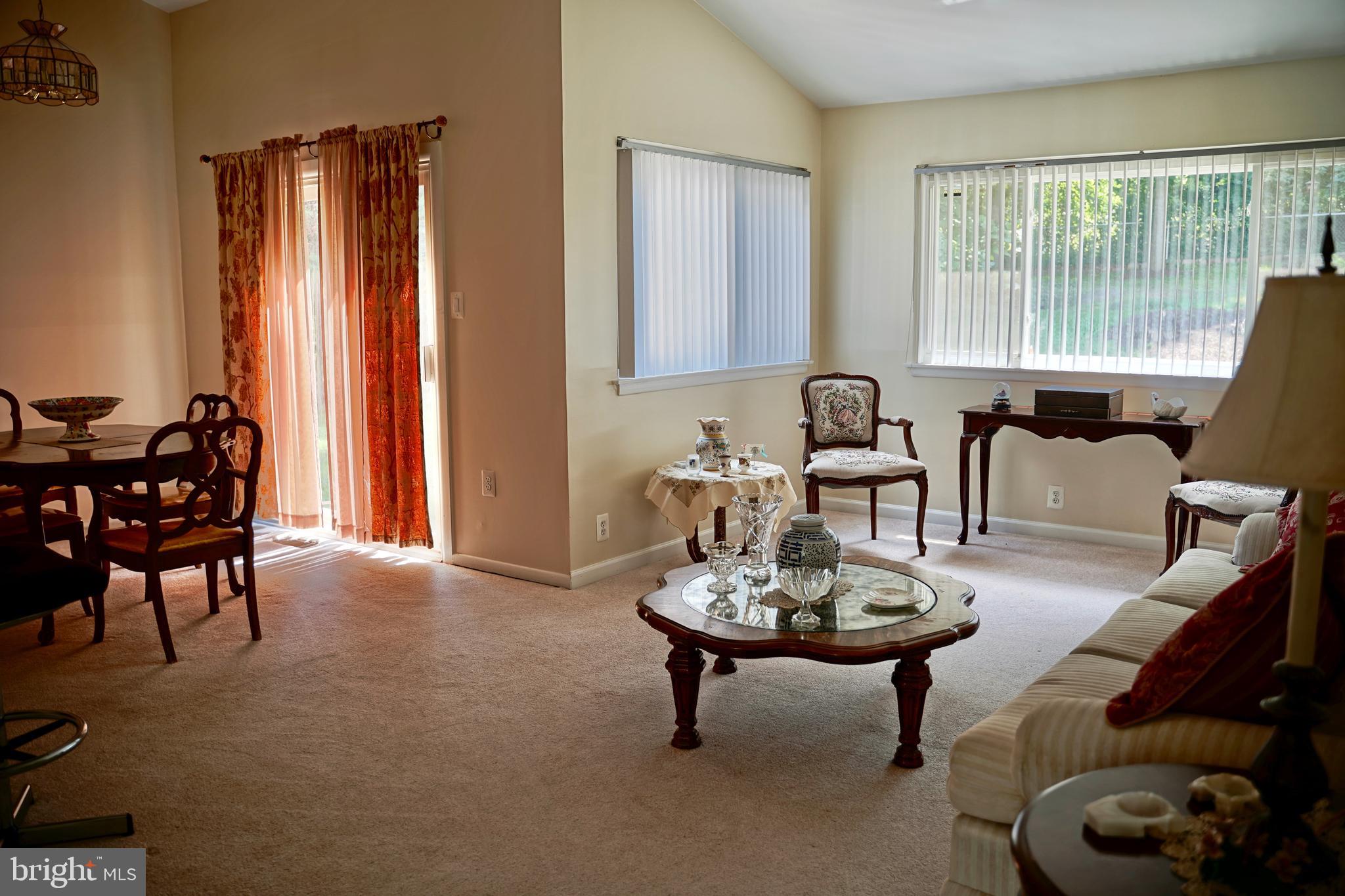 15125 Watergate Road Silver Spring, MD 20905 - Photo 11 of 24 Living room