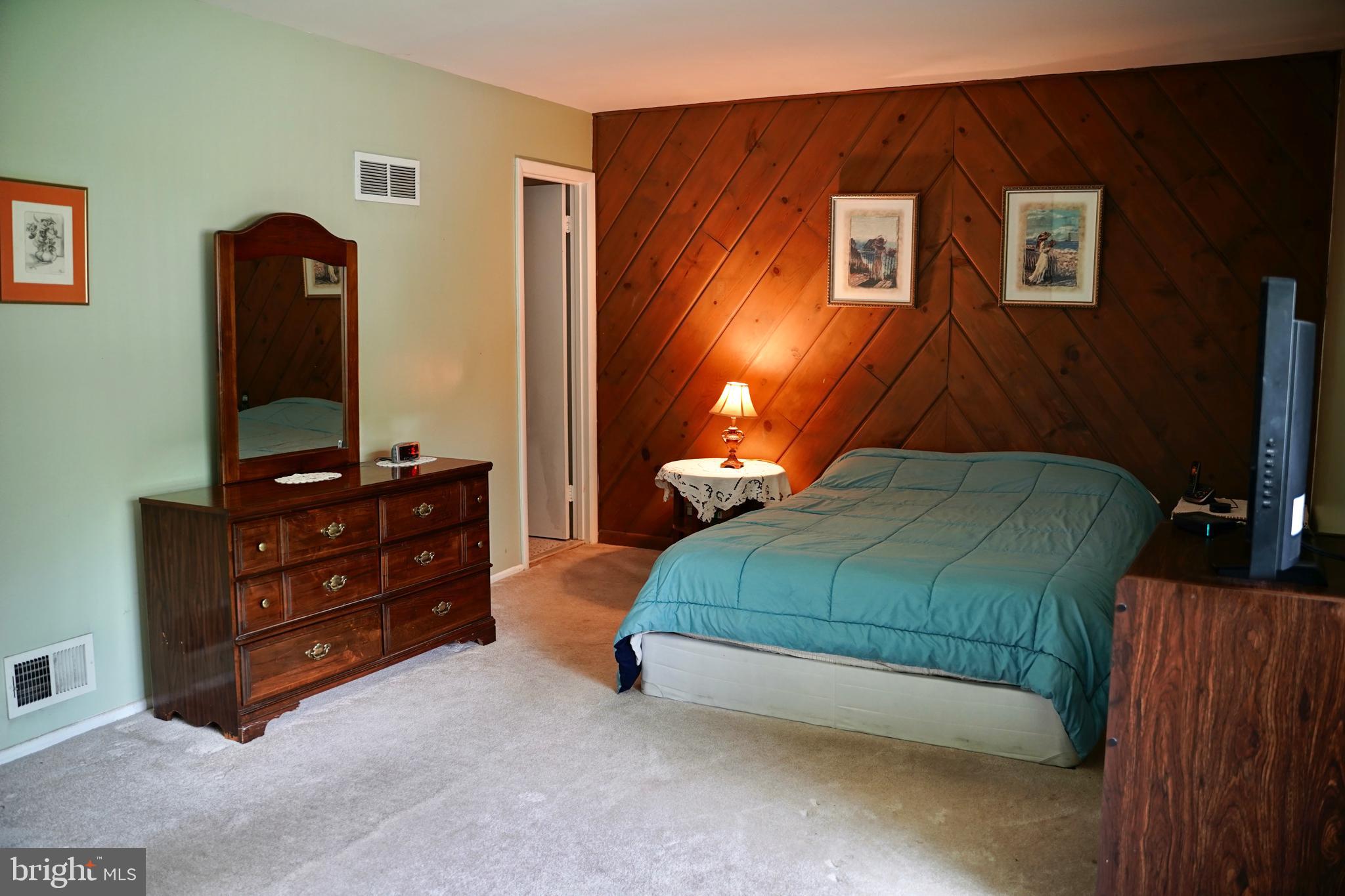 15125 Watergate Road Silver Spring, MD 20905 - Photo 21 of 24 Master Bedroom