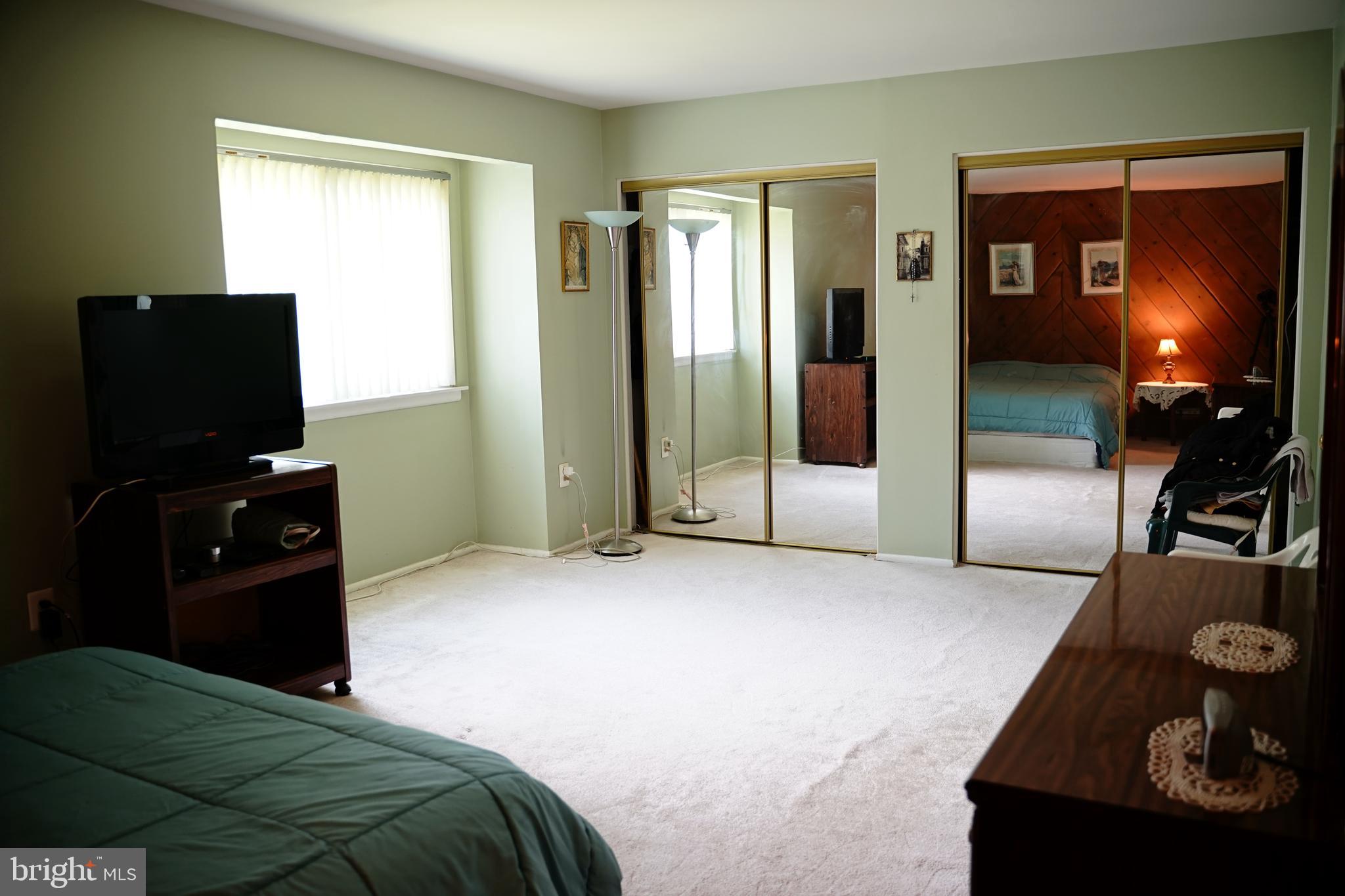 15125 Watergate Road Silver Spring, MD 20905 - Photo 22 of 24 Master bedroom