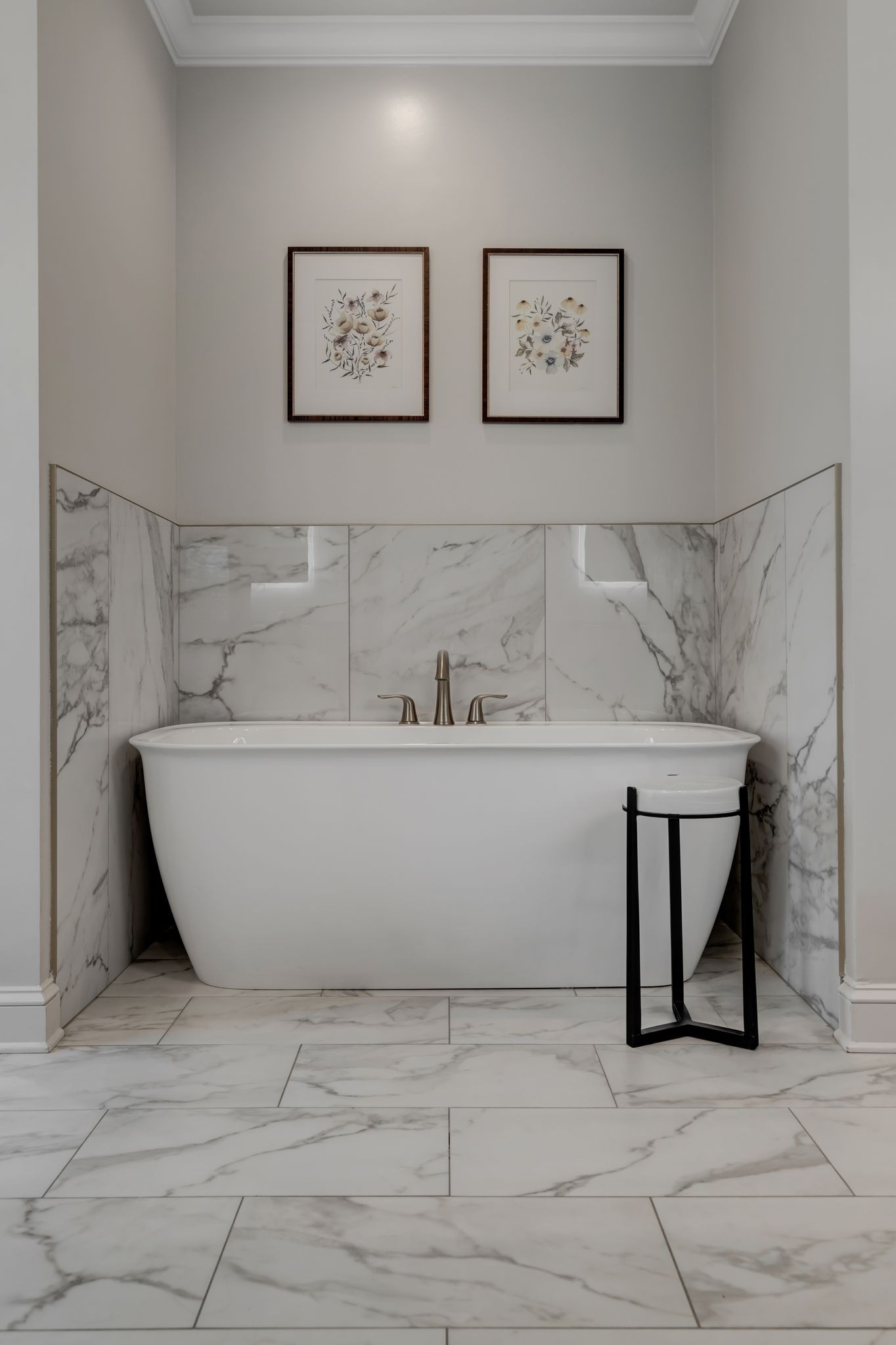 1605 Big Springs Road Lebanon, TN 37087 - Photo 26 of 65 a view of a bathtub in a bathroom