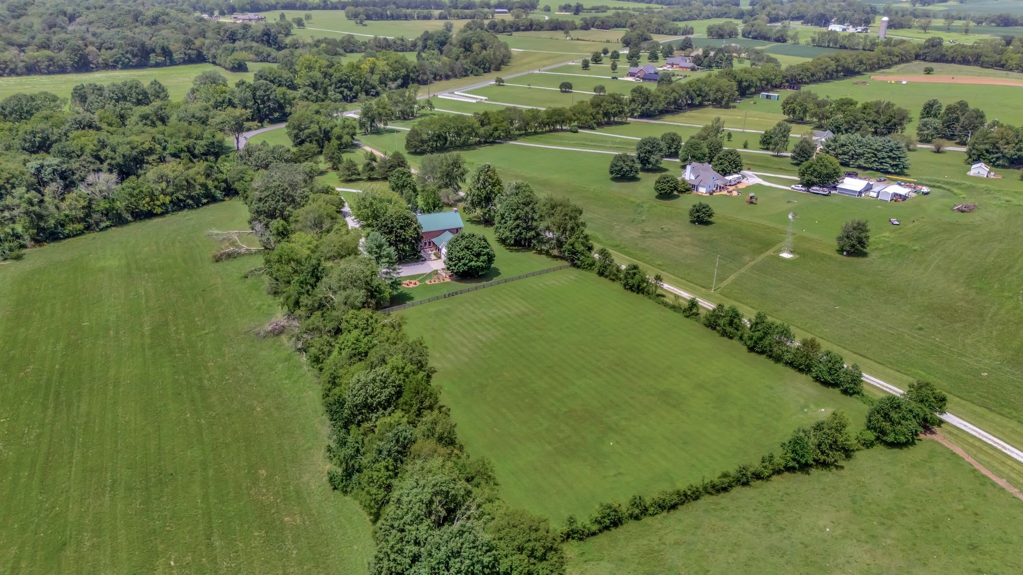 1605 Big Springs Road Lebanon, TN 37087 - Photo 61 of 65 an aerial view of a golf course with parking space