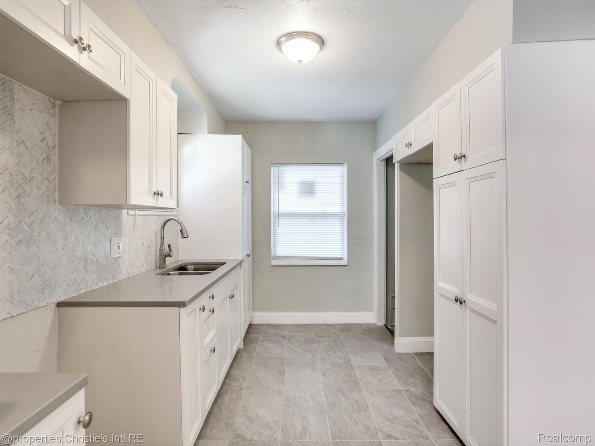 5920 Yorkshire Road Detroit, MI 48224 - Photo 9 of 22 Gallery Image 9